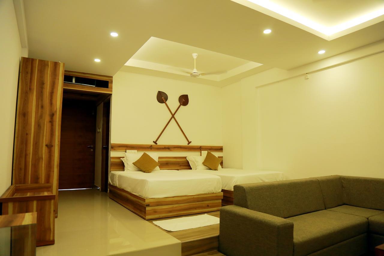 Athirapilly River Resort Athirappilly Exterior foto